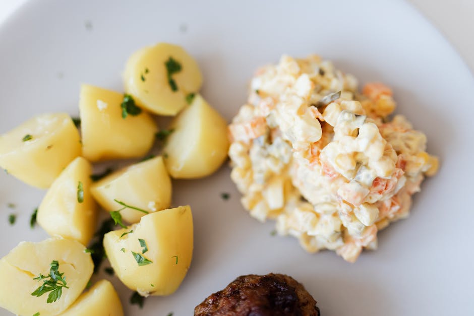 Verbessere den Geschmack und die Nährstoffe von Kartoffelsalat, indem du Kartoffeln mit Schale kochst